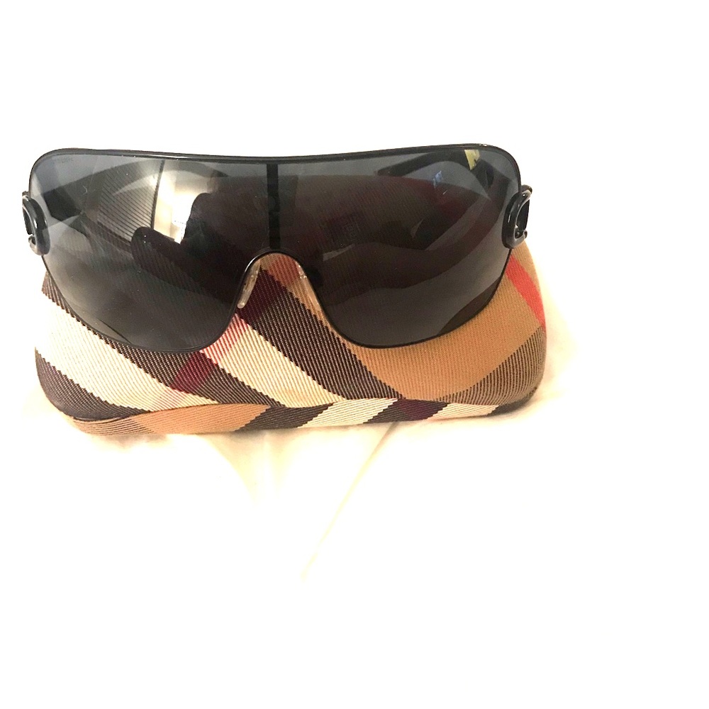 Burberry black oversized frame sunglasses